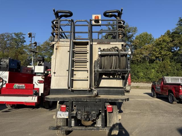 Image of Peterbilt 367 equipment image 4