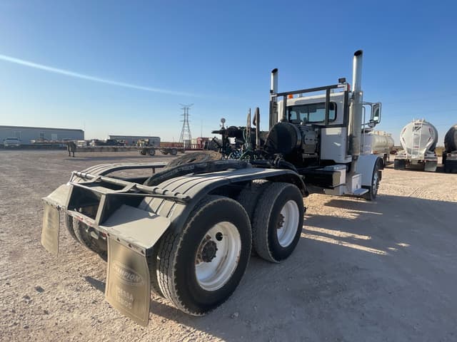 Image of Peterbilt 367 equipment image 4