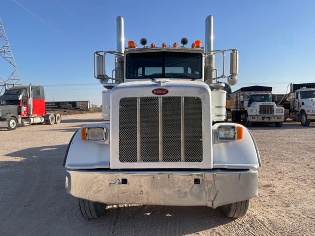 Image of Peterbilt 367 equipment image 1