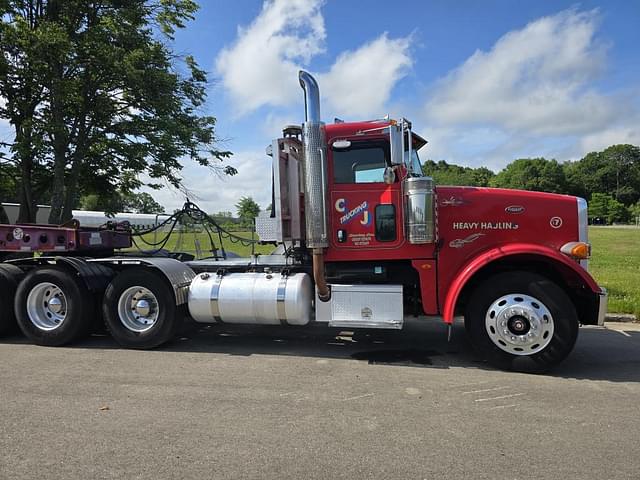 Image of Peterbilt 367 equipment image 4