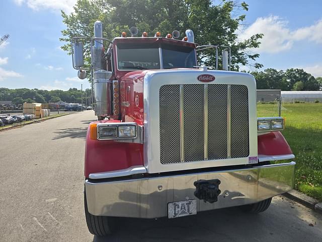 Image of Peterbilt 367 equipment image 2
