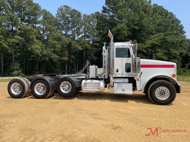 Image of Peterbilt 367 equipment image 1