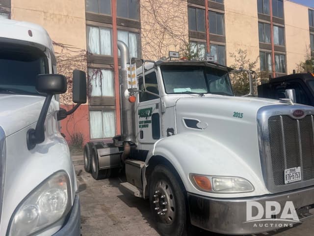 Image of Peterbilt 384 equipment image 2