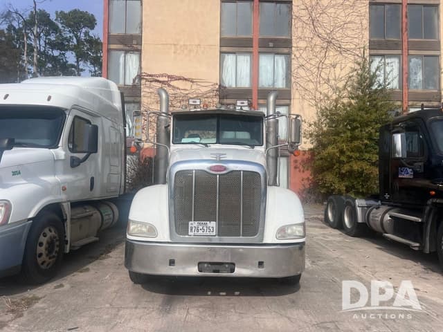 Image of Peterbilt 384 equipment image 1