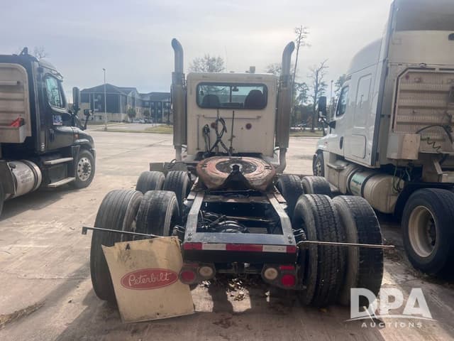 Image of Peterbilt 384 equipment image 3