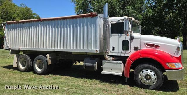 Image of Peterbilt 384 equipment image 3