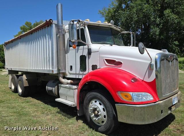 Image of Peterbilt 384 equipment image 2