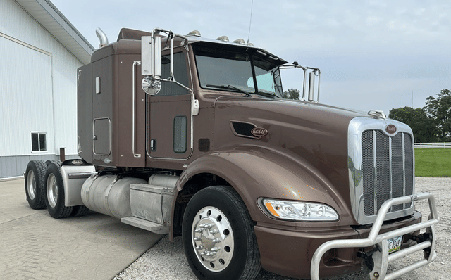 Image of Peterbilt 386 equipment image 2