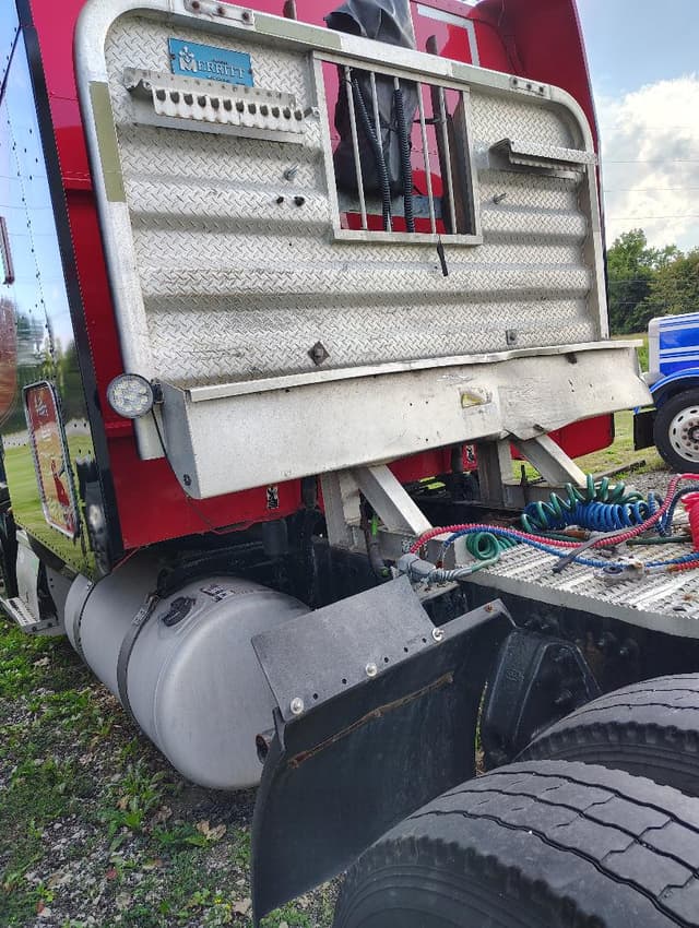 Image of Peterbilt 386 equipment image 4