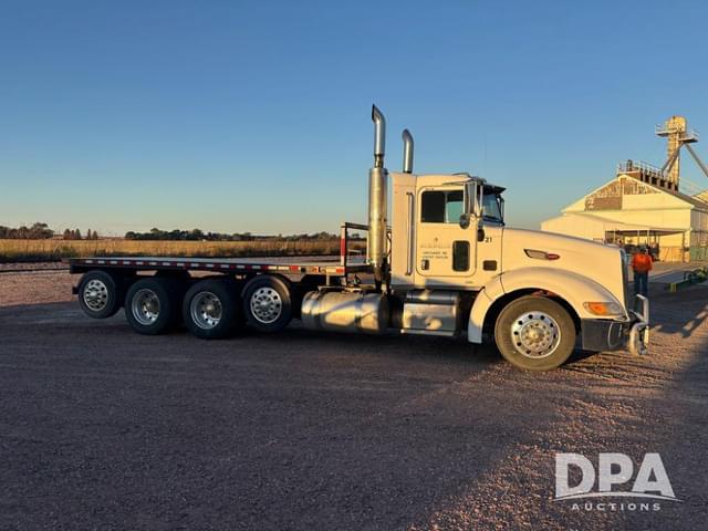 Image of Peterbilt 386 equipment image 2