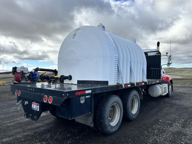 Image of Peterbilt 386 equipment image 4