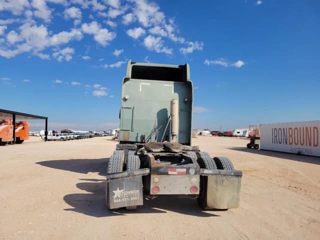 Image of Peterbilt 386 equipment image 3