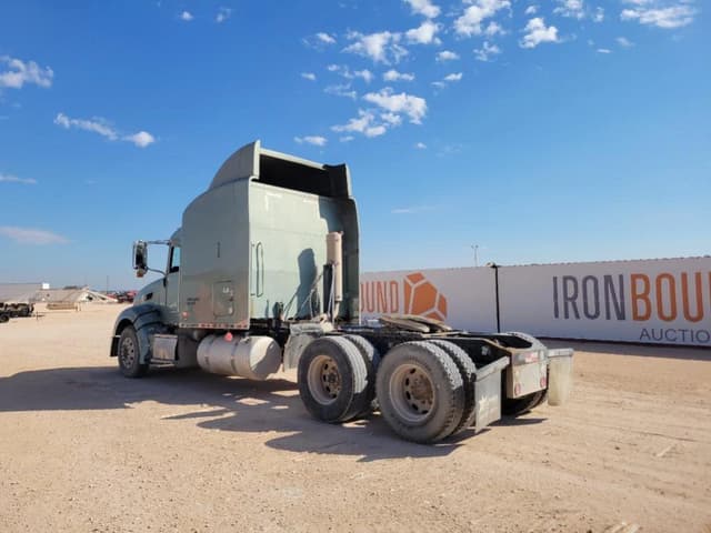 Image of Peterbilt 386 equipment image 2