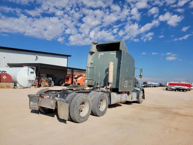 Image of Peterbilt 386 equipment image 4