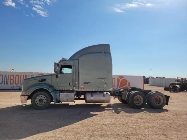 Image of Peterbilt 386 equipment image 1