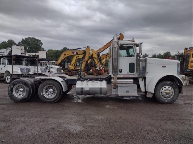 Image of Peterbilt 388 equipment image 2