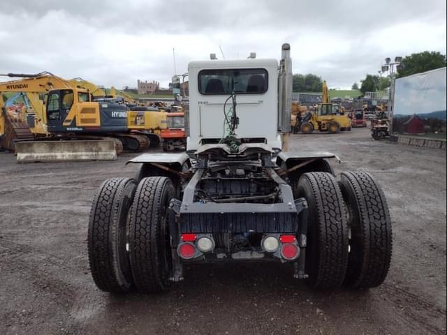 Image of Peterbilt 388 equipment image 3