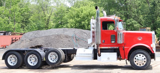 Image of Peterbilt 388 equipment image 1