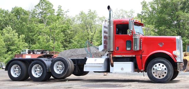 Image of Peterbilt 388 equipment image 2