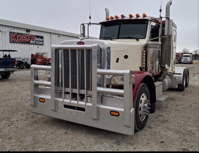Image of Peterbilt 388 equipment image 2
