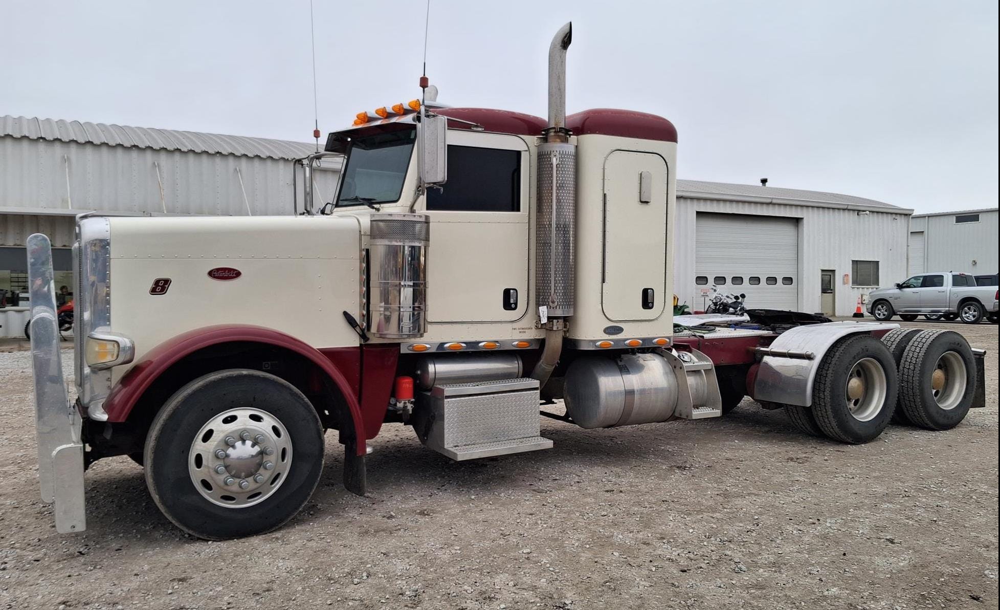 2008 Peterbilt 388 Equipment Image0