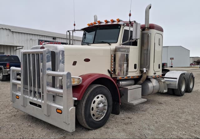 Image of Peterbilt 388 equipment image 1