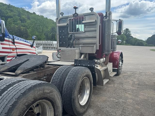 Image of Peterbilt 388 equipment image 3