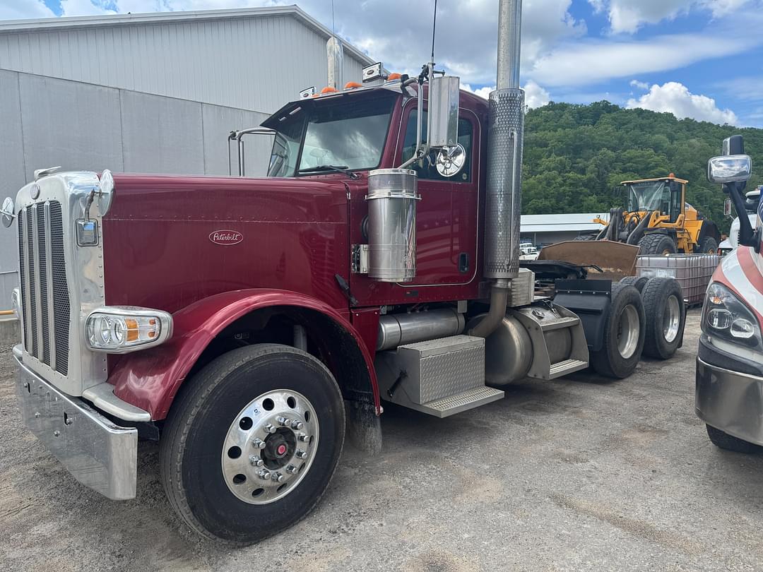 Image of Peterbilt 388 Primary image