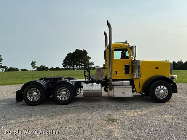 Image of Peterbilt 388 equipment image 3