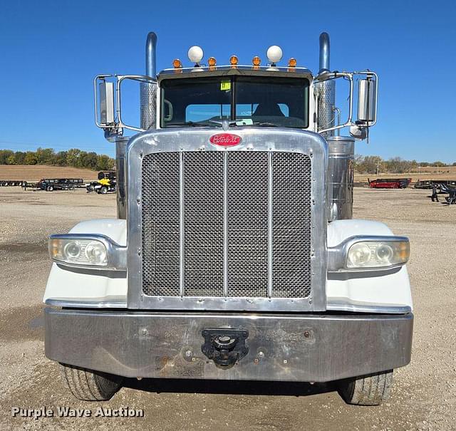 Image of Peterbilt 388 equipment image 2