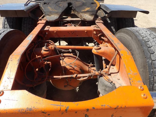 Image of Peterbilt 389 equipment image 4