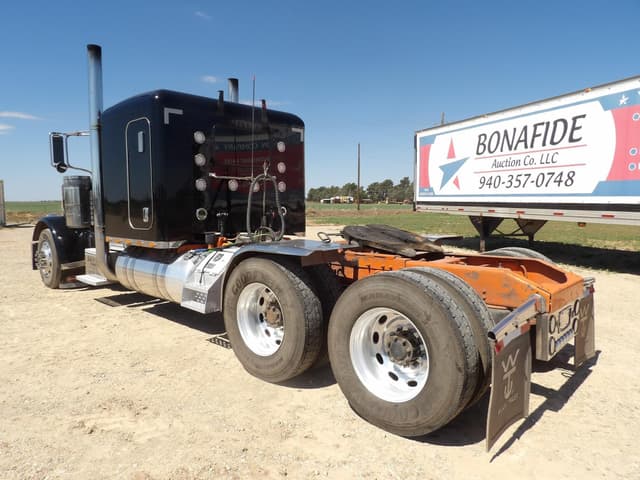 Image of Peterbilt 389 equipment image 2