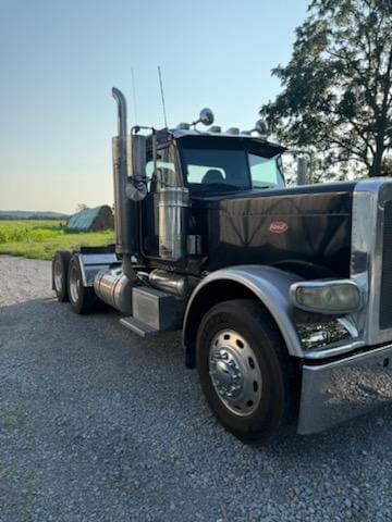 Image of Peterbilt 389 equipment image 2