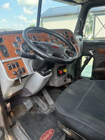 Image of Peterbilt 389 equipment image 4