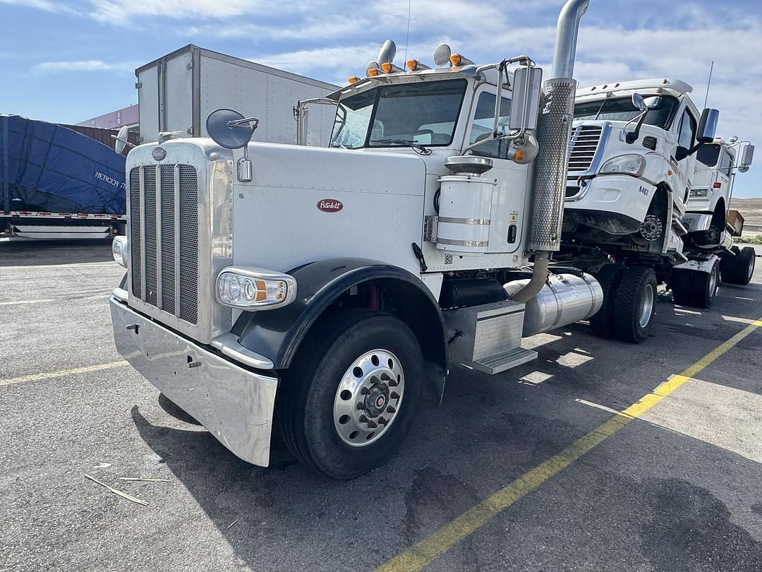 Image of Peterbilt 389 Image 1