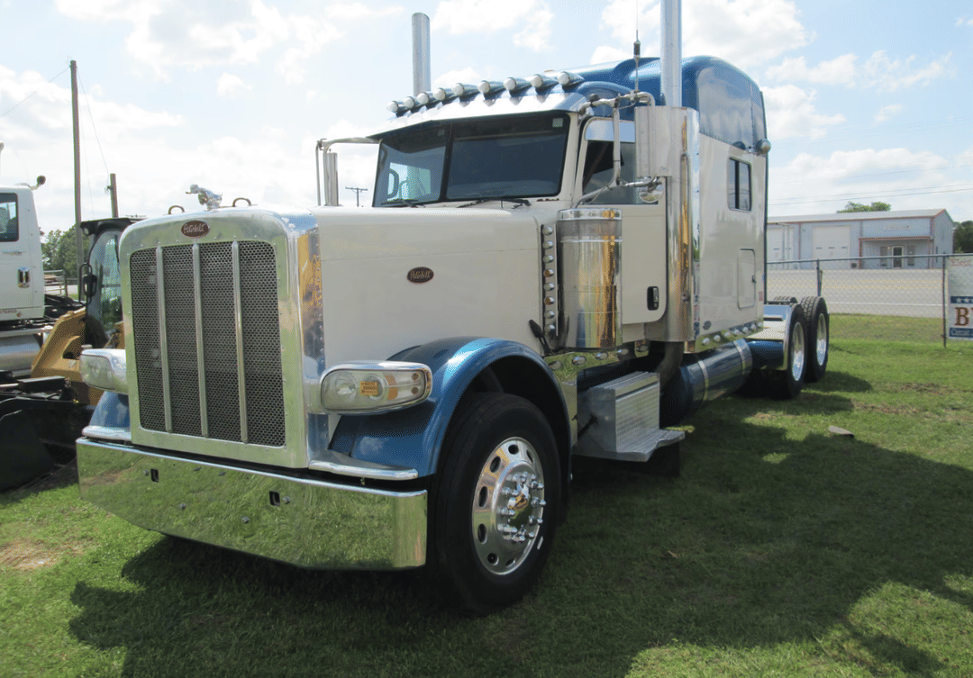 Image of Peterbilt 389 Primary image