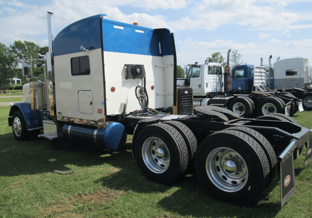 Image of Peterbilt 389 equipment image 3