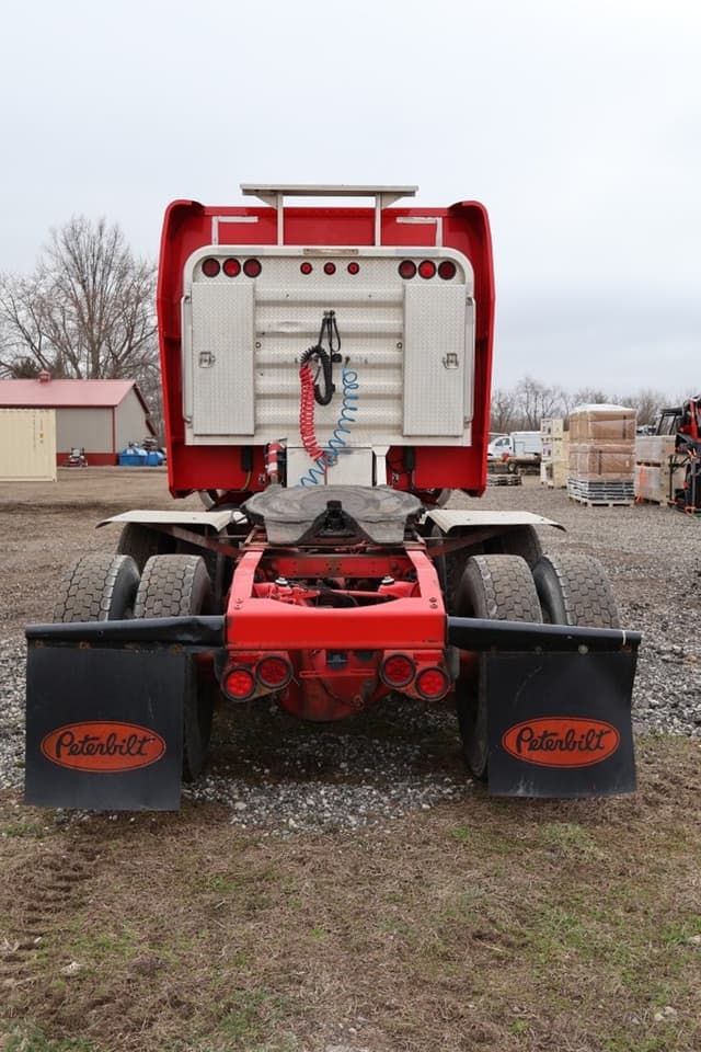 Image of Peterbilt 389 equipment image 3