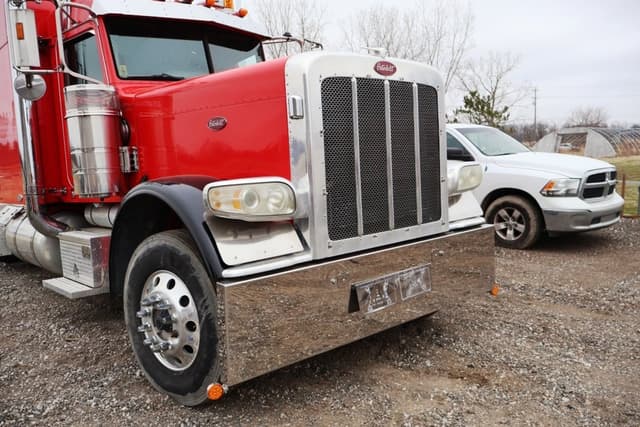 Image of Peterbilt 389 equipment image 2