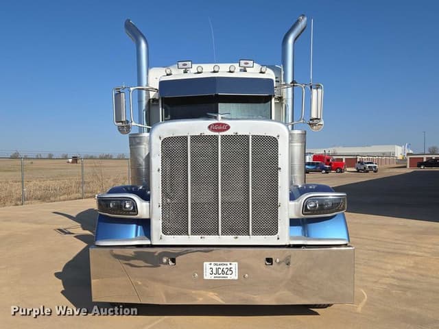 Image of Peterbilt 389 equipment image 1