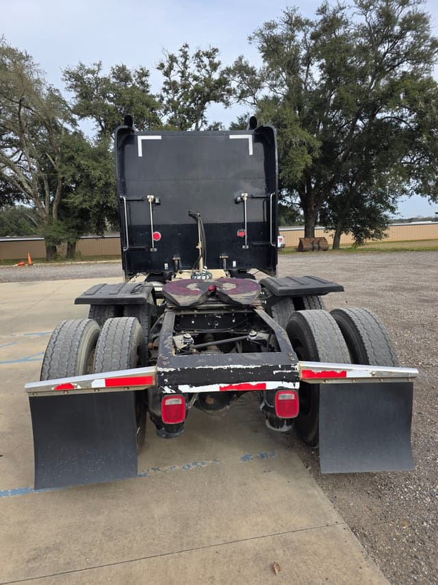 Image of Peterbilt 389 equipment image 3