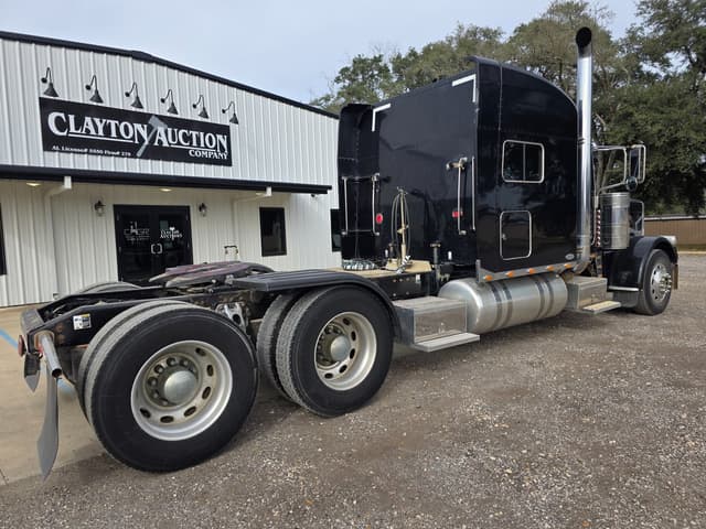 Image of Peterbilt 389 equipment image 2