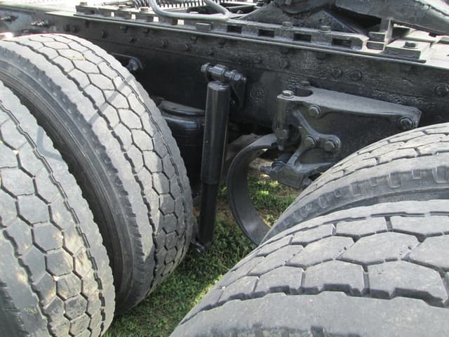 Image of Peterbilt 389 equipment image 4