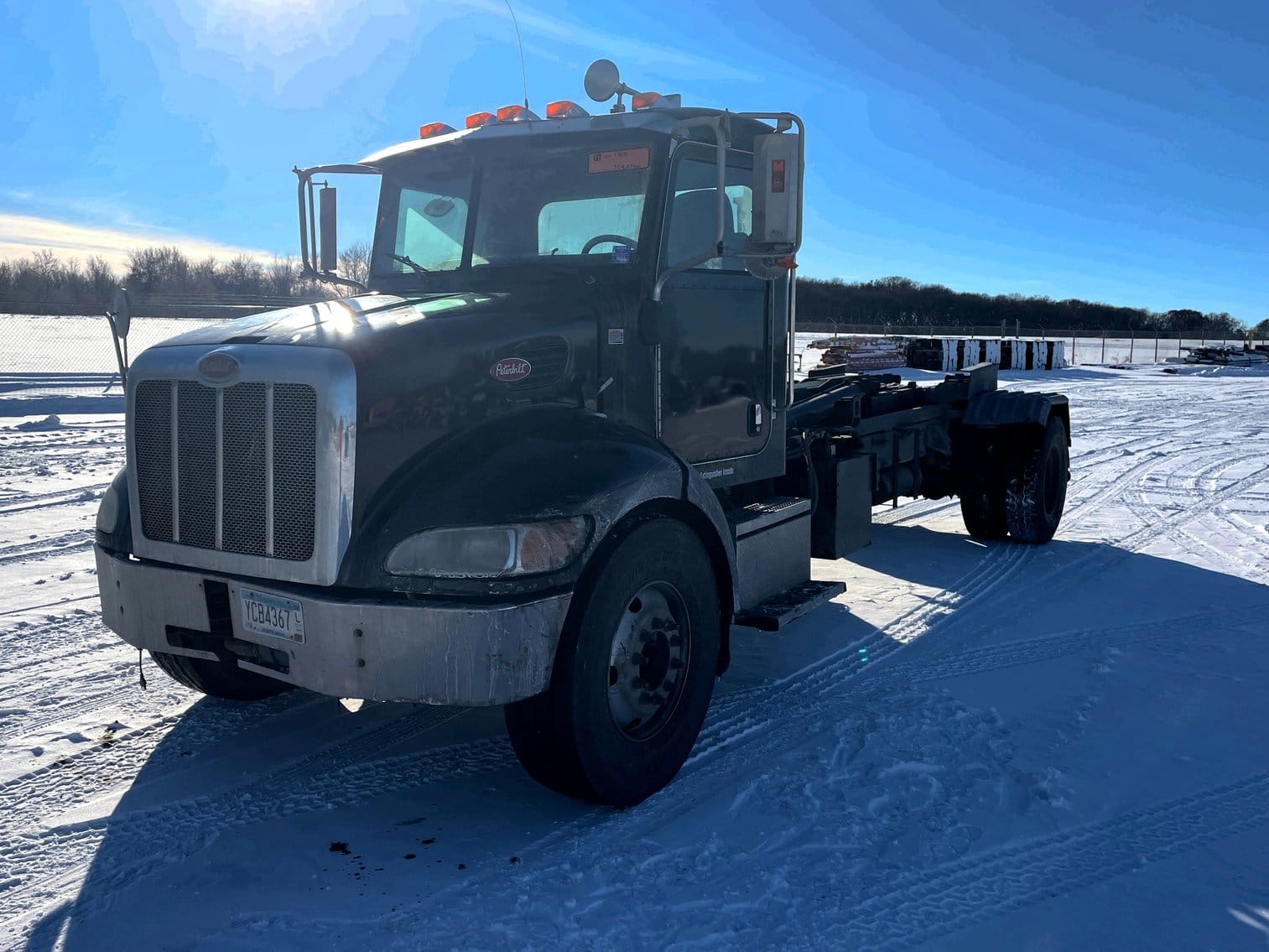 2008 Peterbilt 335 Equipment Image0