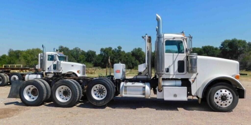 Image of Peterbilt 367 Primary image