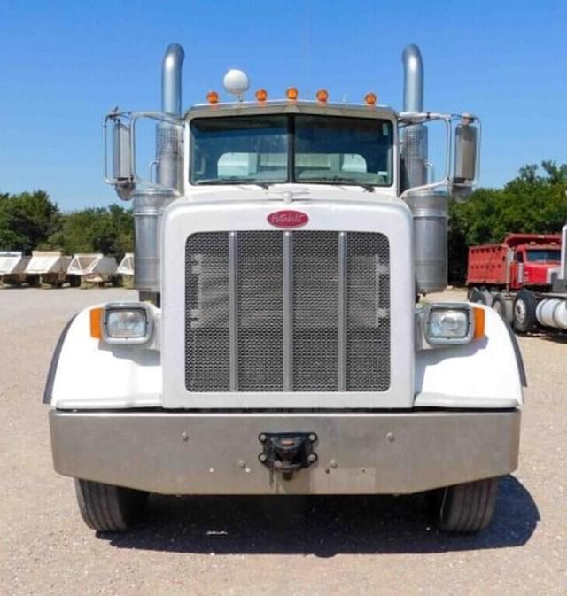 Image of Peterbilt 367 equipment image 3