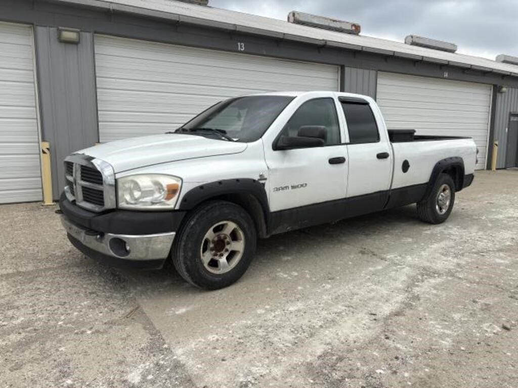 2008 Dodge Ram 1500 Equipment Image0