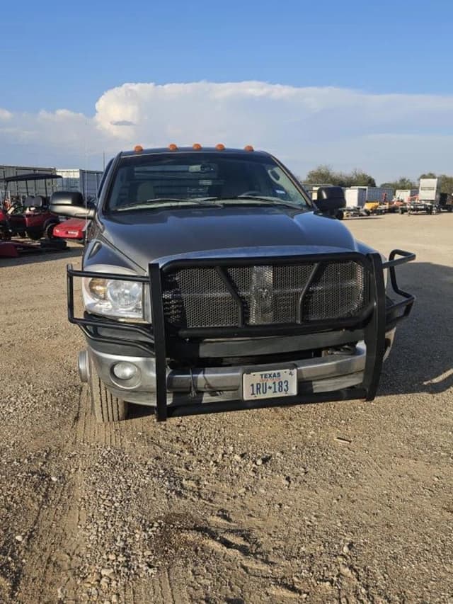 Image of Dodge Ram 3500 equipment image 2