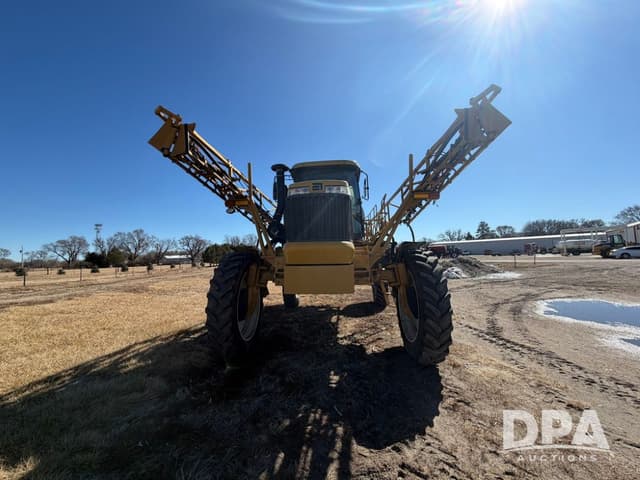 Image of Ag-Chem RoGator 1286C equipment image 2