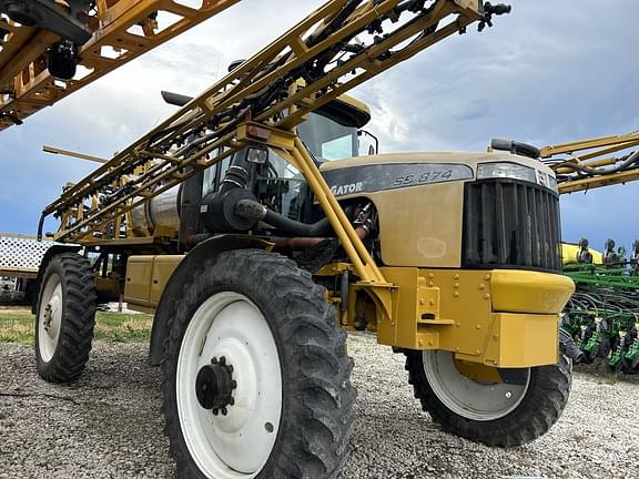 Image of RoGator SS874 equipment image 1